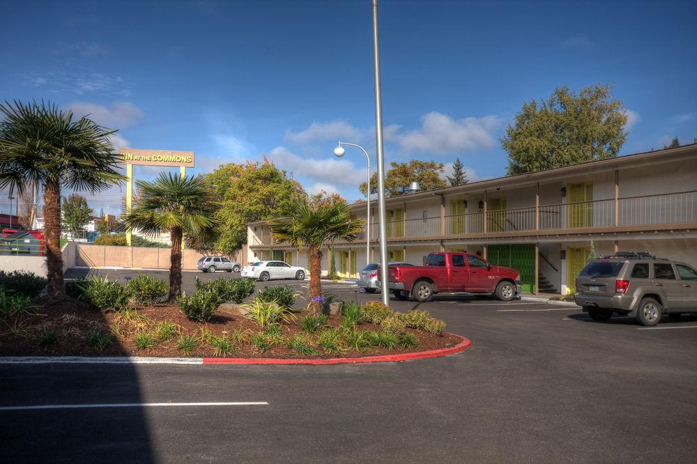 Inn At The Commons Медфорд Екстериор снимка