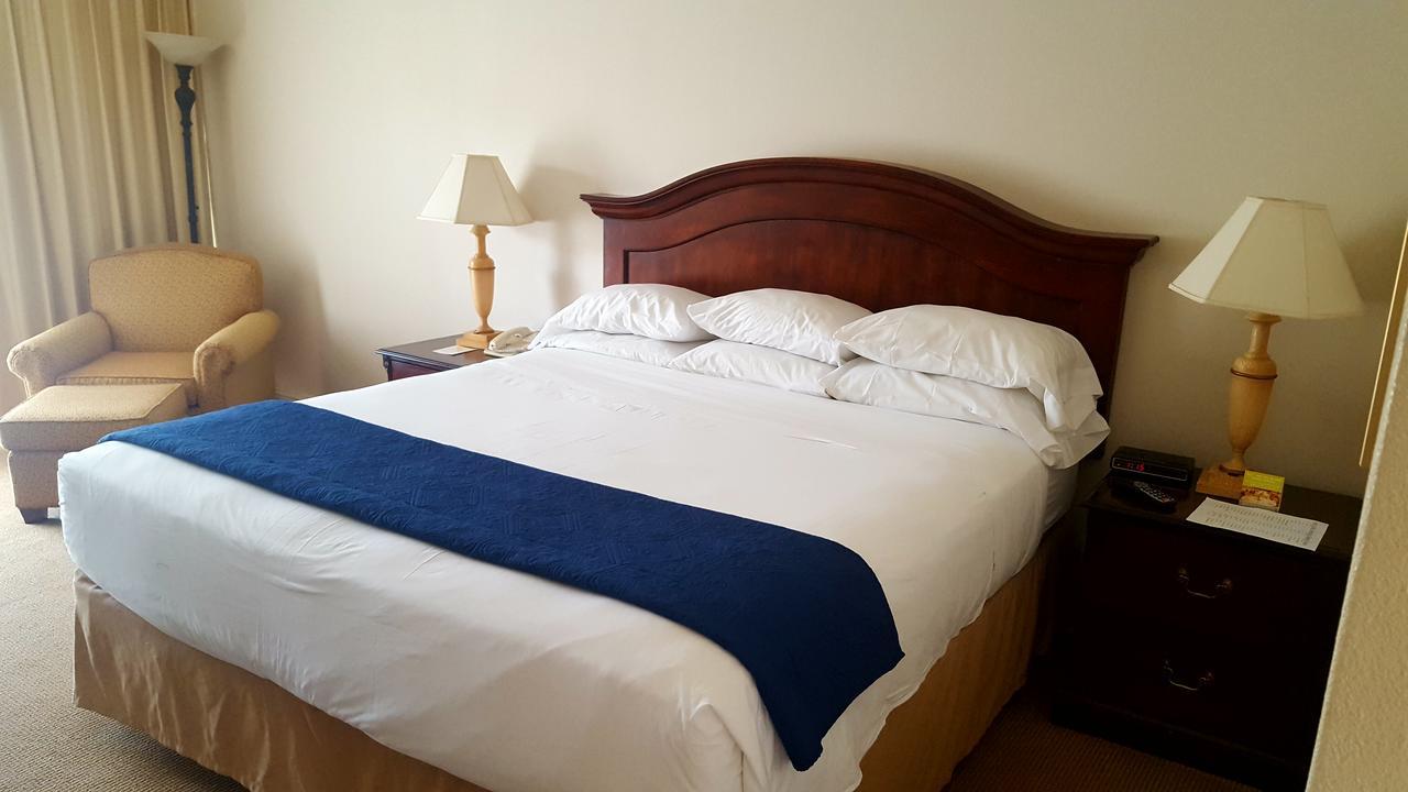 Inn At The Commons Медфорд Екстериор снимка