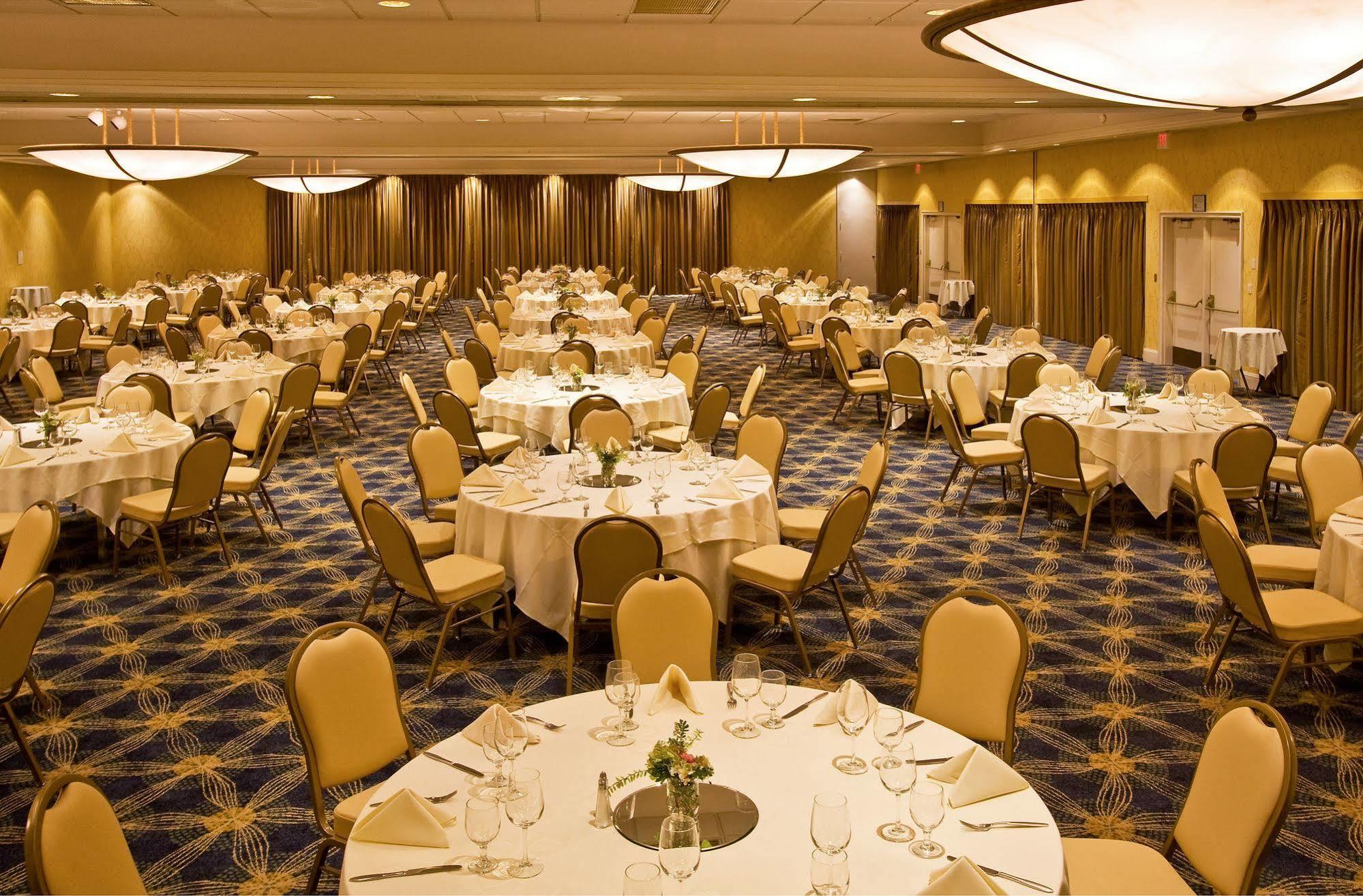 Inn At The Commons Медфорд Екстериор снимка